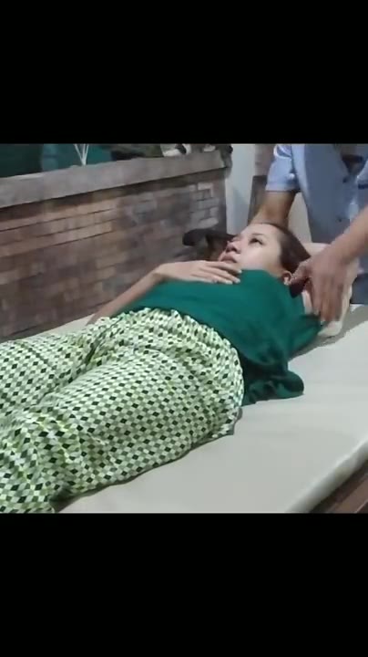 Si Rambut Pirang Ngocok Kont*l Sampai Minta Dient*t!